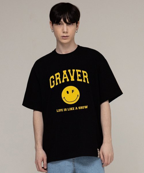 GRAVER（グレーバー）の「[UNISEX]アーチロゴライフドットスマイルバンファルティ_ブラック（Tシャツ/カットソー・レディース・ブラック・SMALL/MEDIUM/LARGE/X-LARGE）」の2枚目の写真