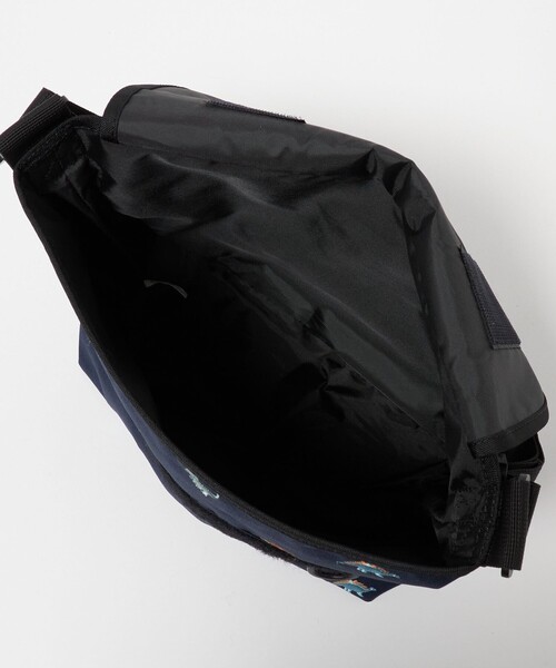 MEI(メイ)の「【別注】<MEI>メッセンジャーバッグ(恐竜) / キッズ(ショルダーバッグ・キッズ・ネイビー・FREE)」の9枚目の写真