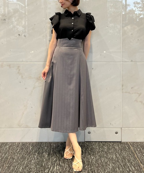 AND COUTURE(アンドクチュール)の「ビッグリボンフレアスカート(スカート・レディース・グレー/ブラック・SMALL/MEDIUM)」の2枚目の写真
