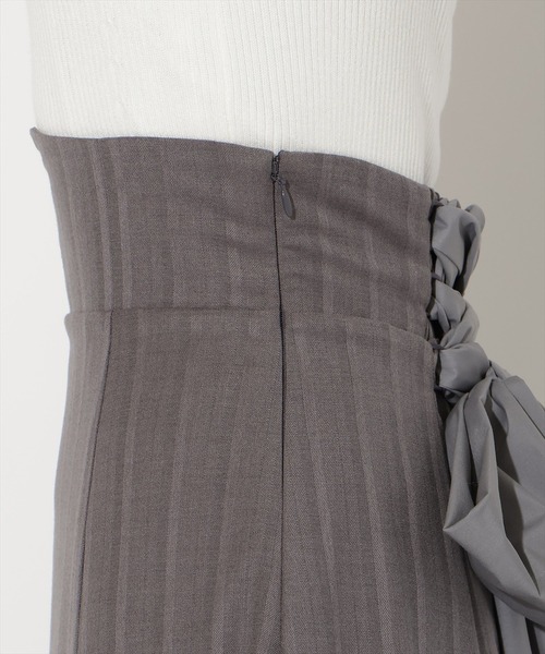 AND COUTURE(アンドクチュール)の「ビッグリボンフレアスカート(スカート・レディース・グレー/ブラック・SMALL/MEDIUM)」の22枚目の写真