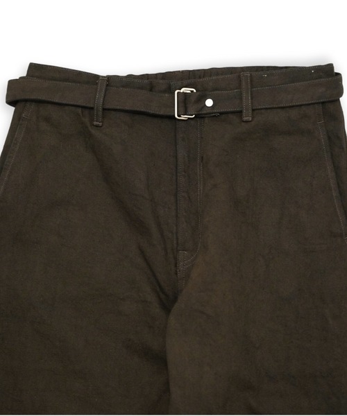 yoko sakamoto（ヨーコサカモト）の「【YOKO SAKAMOTO】 BELTED TROUSERS（デニムパンツ・メンズ・ダークブラウン・SMALL/MEDIUM）」の2枚目の写真