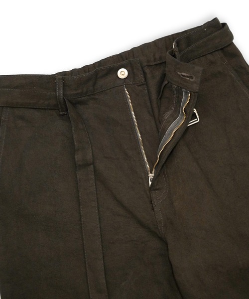 yoko sakamoto（ヨーコサカモト）の「【YOKO SAKAMOTO】 BELTED TROUSERS（デニムパンツ・メンズ・ダークブラウン・SMALL/MEDIUM）」の3枚目の写真