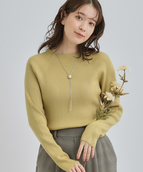 SHOO・LA・RUE（シューラルー）の「【絶妙なゆるピタ/洗濯機可】ちくちくしにくい リブハイネックやわらかニット（ニット/セーター・レディース・イエロー系その他/レッド系/サックスブルー/チャコールグレー・01/02/03/04）」の3枚目の写真