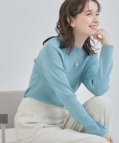 SHOO・LA・RUE（シューラルー）の「【絶妙なゆるピタ/洗濯機可】ちくちくしにくい リブハイネックやわらかニット（ニット/セーター・レディース・イエロー系その他/レッド系/サックスブルー/チャコールグレー・01/02/03/04）」の2枚目の写真