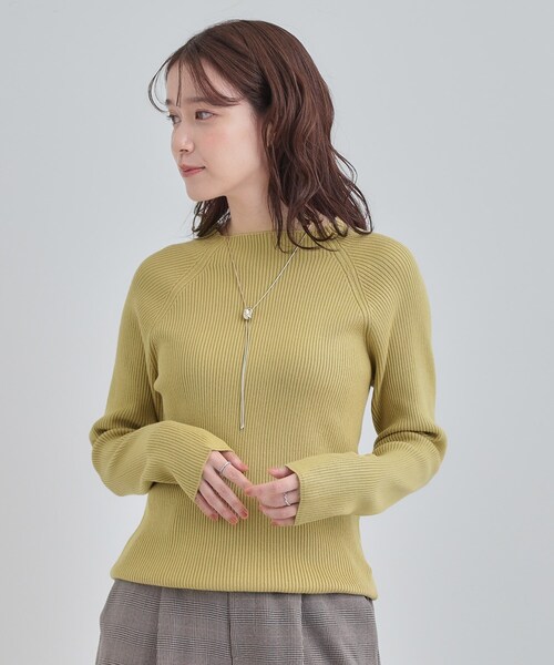 SHOO・LA・RUE（シューラルー）の「【絶妙なゆるピタ/洗濯機可】ちくちくしにくい リブハイネックやわらかニット（ニット/セーター・レディース・イエロー系その他/レッド系/サックスブルー/チャコールグレー・01/02/03/04）」の9枚目の写真