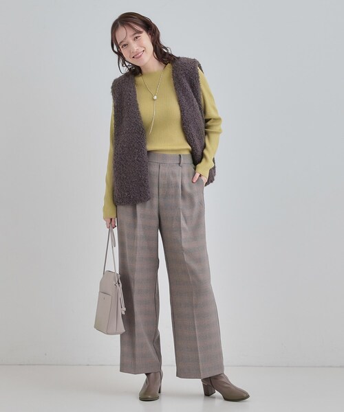 SHOO・LA・RUE（シューラルー）の「【絶妙なゆるピタ/洗濯機可】ちくちくしにくい リブハイネックやわらかニット（ニット/セーター・レディース・イエロー系その他/レッド系/サックスブルー/チャコールグレー・01/02/03/04）」の11枚目の写真