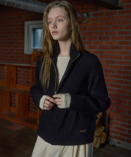 ANDNEEDS（アンドニーズ）の「Grinch pola zip-up knit (navy)（カーディガン/ボレロ・レディース・その他・FREE）」の2枚目の写真