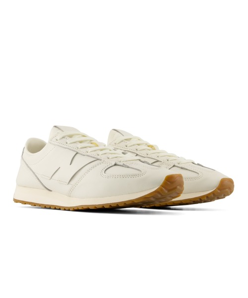 NEW BALANCE(ニューバランス)の「471(スニーカー・レディース・ブラック/ホワイト・27.0cm/26.5cm/26.0cm/25.5cm/30.0cm/29.0cm/28.5cm/28.0cm/27.5cm/25.0cm/24.5cm/24.0cm/23.5cm/23.0cm/22.5cm/22.0cm)」の3枚目の写真