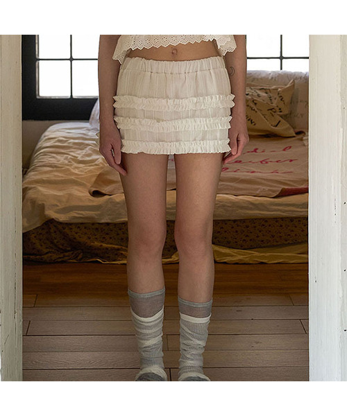 5OML(オーオーエムエル)の「フリルパンチング刺繍ミニスカートホワイト(スカート・レディース・ホワイト・MEDIUM/LARGE)」の1枚目の写真