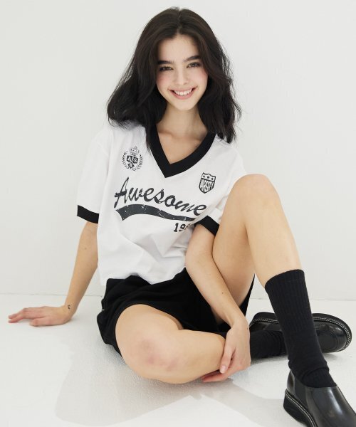 AWESOME STUDIO(オーサムスタジオ)の「Vネックユニフォーム半袖Tシャツホワイト(Tシャツ/カットソー・レディース・その他・FREE)」の3枚目の写真