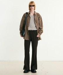 TNGT（ティーエヌジーティー）の「Flared Fit Slit Pants (Brown) TNPA5F106W2（スラックス）」
