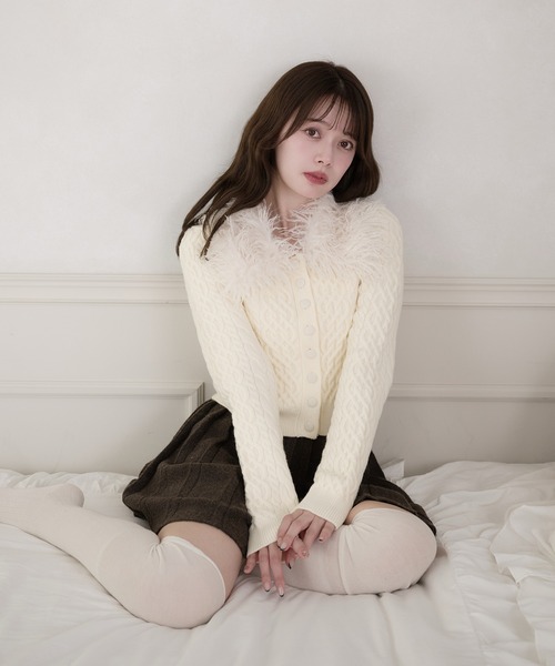 fupel（フぺル）の「poodle fur collar cable knit tops / プードルファーカラーケーブルトップス（カーディガン/ボレロ・レディース・アイボリー/グレー・FREE）」の17枚目の写真