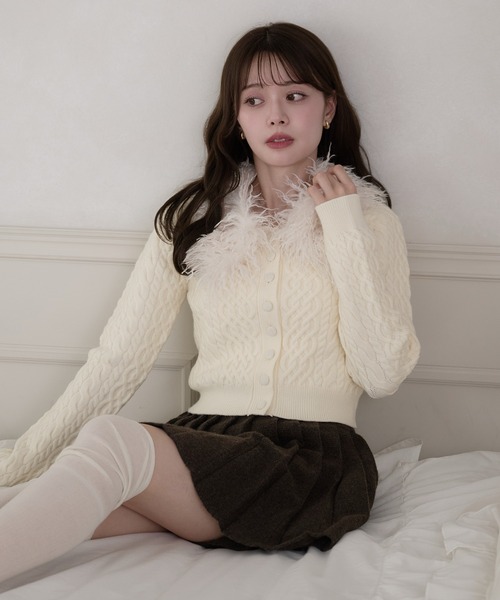 fupel（フぺル）の「poodle fur collar cable knit tops / プードルファーカラーケーブルトップス（カーディガン/ボレロ・レディース・アイボリー/グレー・FREE）」の20枚目の写真