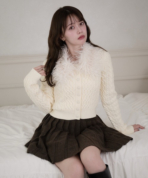 fupel（フぺル）の「poodle fur collar cable knit tops / プードルファーカラーケーブルトップス（カーディガン/ボレロ・レディース・アイボリー/グレー・FREE）」の22枚目の写真