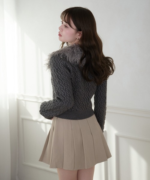 fupel（フぺル）の「poodle fur collar cable knit tops / プードルファーカラーケーブルトップス（カーディガン/ボレロ・レディース・アイボリー/グレー・FREE）」の3枚目の写真