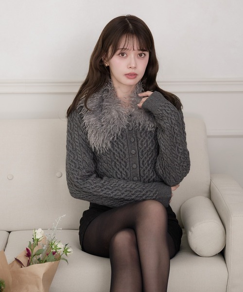 fupel（フぺル）の「poodle fur collar cable knit tops / プードルファーカラーケーブルトップス（カーディガン/ボレロ・レディース・アイボリー/グレー・FREE）」の7枚目の写真