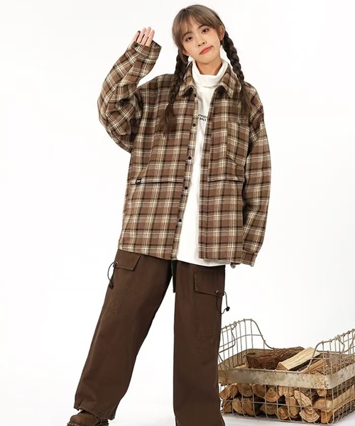 AsheKsha（アシクシャ）の「カップルシャツ - ゆったりとしたチェック柄ポロカラーシャツ（シャツ/ブラウス・レディース・ネイビー/ブラウン・M/L）」の8枚目の写真
