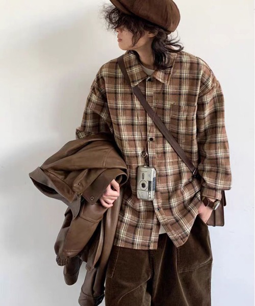 AsheKsha（アシクシャ）の「カップルシャツ - ゆったりとしたチェック柄ポロカラーシャツ（シャツ/ブラウス・レディース・ネイビー/ブラウン・M/L）」の10枚目の写真