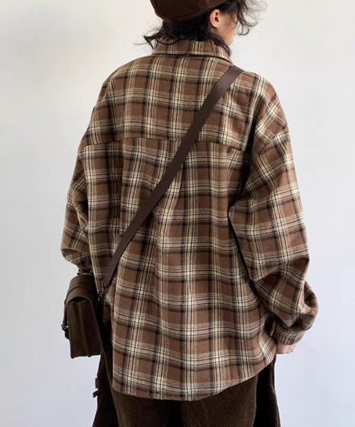 AsheKsha（アシクシャ）の「カップルシャツ - ゆったりとしたチェック柄ポロカラーシャツ（シャツ/ブラウス・レディース・ネイビー/ブラウン・M/L）」の12枚目の写真