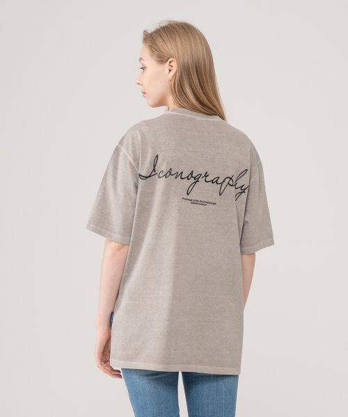 ICONOGRAPHY(アイコノグラフィー)の「PIGMENT EMBLEM SILICONE VOLUME PRINT OTB(Tシャツ/カットソー・レディース・ベージュ・MEDIUM/LARGE)」の4枚目の写真