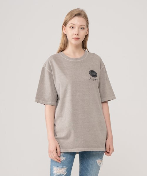 ICONOGRAPHY(アイコノグラフィー)の「PIGMENT EMBLEM SILICONE VOLUME PRINT OTB(Tシャツ/カットソー・レディース・ベージュ・MEDIUM/LARGE)」の5枚目の写真