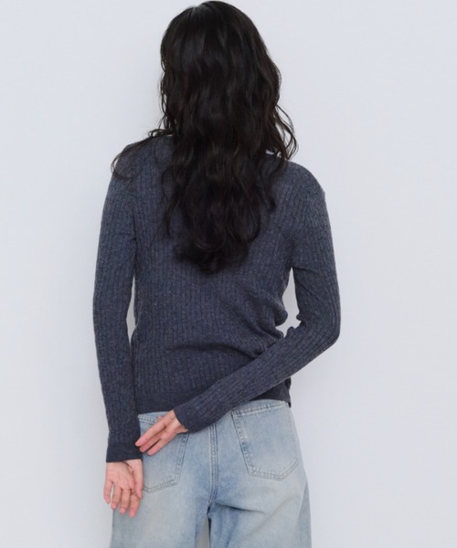 Shelly island(シェリーアイランド)の「レイヤー見えVネックカーディガン(Tシャツ/カットソー・レディース・グレー/ホワイト/ブラウン・FREE)」の19枚目の写真