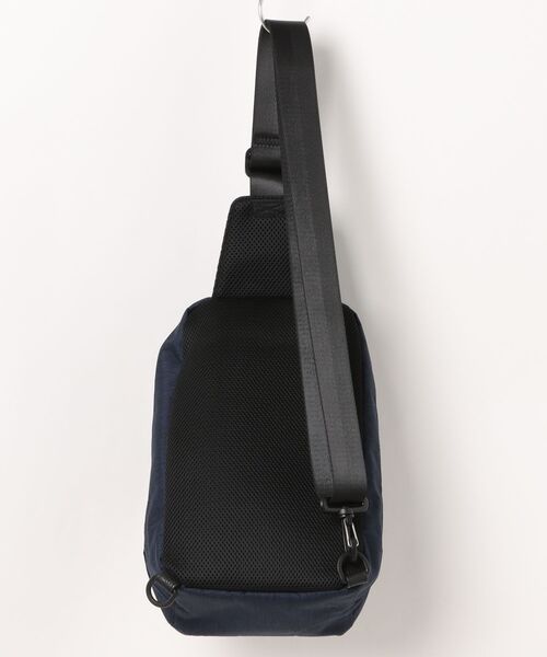 Blue Standard (ブルースタンダード)の「【BLUE STANDARD/ブルースタンダード】【長財布・ペットボトルも楽々】大容量ボディバッグ 異素材切り替え 杢調カジュアル(ボディバッグ/ウエストポーチ・メンズ・グレー/ブラック/ダークネイビー・FREE)」の12枚目の写真