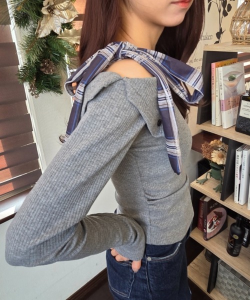 tolene(トレネ)の「オフショルダー チェック柄 肩リボン トップス(Tシャツ/カットソー・レディース・グレー・FREE)」の1枚目の写真