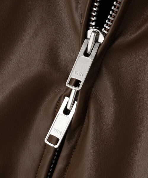 Toironier（トワロニエ）の「Toironier/トワロニエ/Artificial Leather Work（ブルゾン・メンズ・ブラウン/ブラック・1）」の3枚目の写真