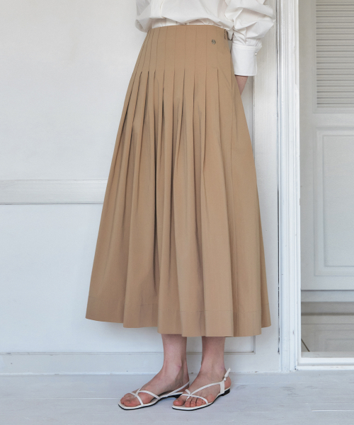 ARTID(アルティーダ)の「プリーツナイロンフルスカート_BEIGE(スカート・レディース・ベージュ・S/M)」の4枚目の写真