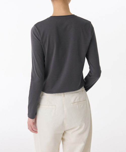MUSINSA STANDARD WOMAN（ムシンサスタンダードウーマン）の「ウィメンズフレキシブルクルーネック長袖Tシャツ[ダークグレー]（Tシャツ/カットソー・レディース・その他・MEDIUM/SMALL/X-SMALL/LARGE）」の4枚目の写真
