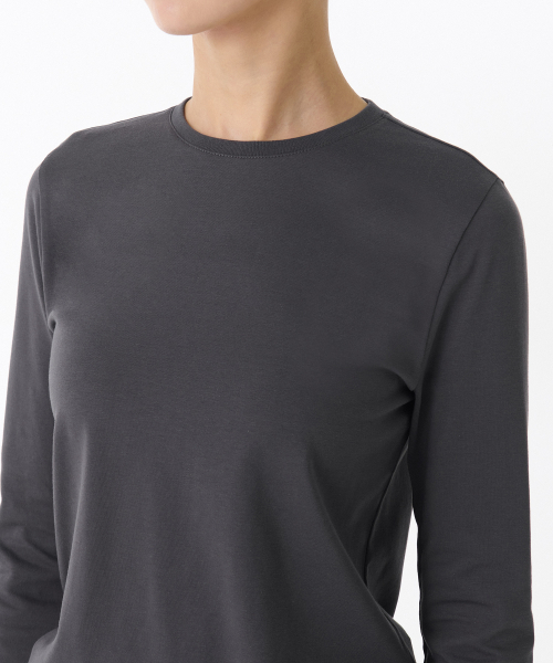 MUSINSA STANDARD WOMAN（ムシンサスタンダードウーマン）の「ウィメンズフレキシブルクルーネック長袖Tシャツ[ダークグレー]（Tシャツ/カットソー・レディース・その他・MEDIUM/SMALL/X-SMALL/LARGE）」の3枚目の写真