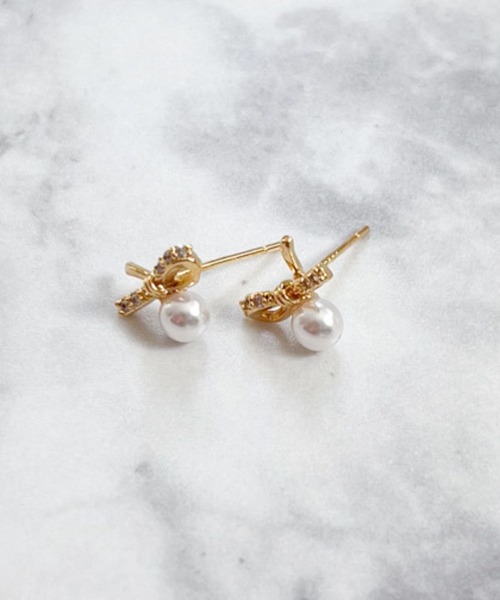 yu-ka(ユーカ)の「YU-KA:リボン&パールデザインピアス ribbon & Pearl design pierce(ピアス(両耳用)・レディース・ゴールド・FREE)」の4枚目の写真