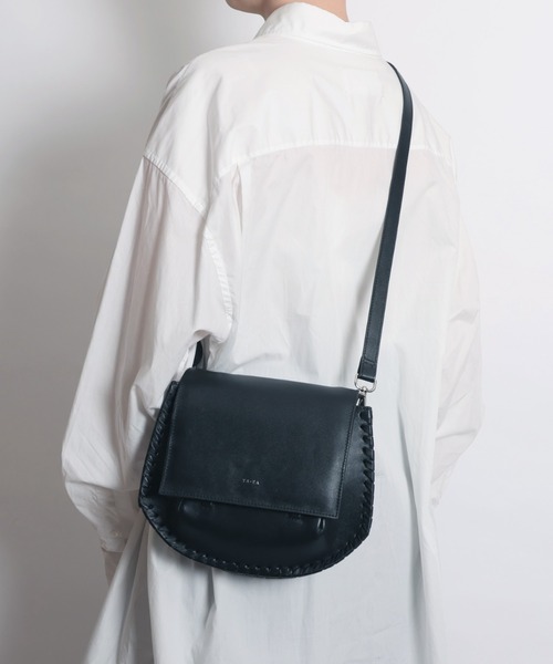 YArKA（ヤーカ）の「【YArKA/ヤーカ】real leather lace up 2way round bottom bag [lumm4] / レースアップ2ウェイラウンドバッグ（ハンドバッグ・レディース・ブラック・FREE）」の18枚目の写真