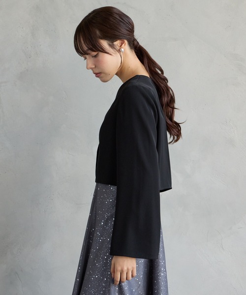 AIMER（エメ）の「2WAYボタン袖ファスナーフレアスリーブノーカラージャケット（ノーカラージャケット・レディース・ブラック/グレイッシュベージュ/ベージュ・MEDIUM）」の9枚目の写真