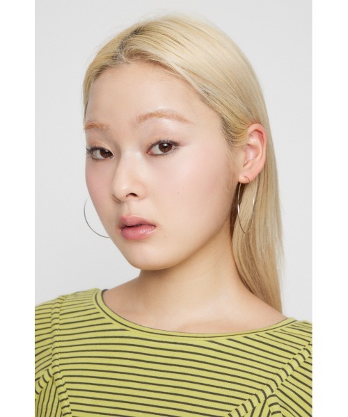 LAGUA GEM(ラグアジェム)の「THIN HOOP ピアス(ピアス(両耳用)・レディース・シルバー/ゴールド・FREE)」の6枚目の写真