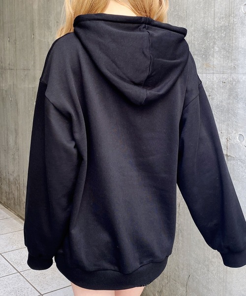 INGNI(イング)の「キルティングロゴスウェットパーカー(パーカー・レディース・ピンク系7/ブラック×ホワイト/グレー×ホワイト/ホワイト×ピンク・M)」の17枚目の写真