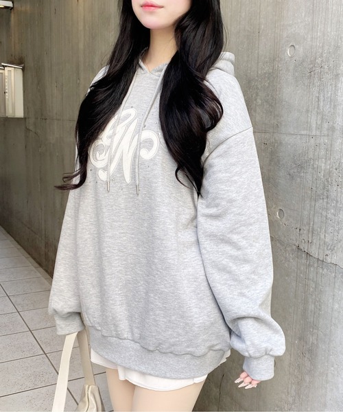 INGNI(イング)の「キルティングロゴスウェットパーカー(パーカー・レディース・ピンク系7/ブラック×ホワイト/グレー×ホワイト/ホワイト×ピンク・M)」の22枚目の写真