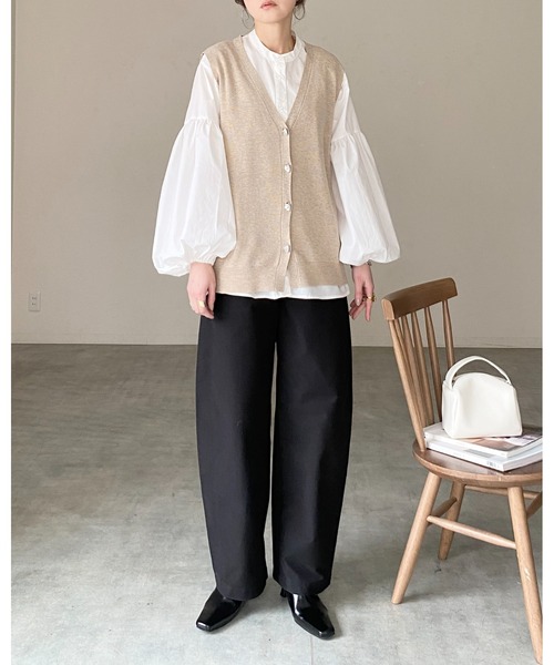 She's Closet(シーズクローゼット)の「深Vネックノーカラー メタル ニュアンスボタンニットベスト(ベスト・レディース・アイボリー/杢グレー/チャコールグレー/ベージュ・FREE)」の13枚目の写真