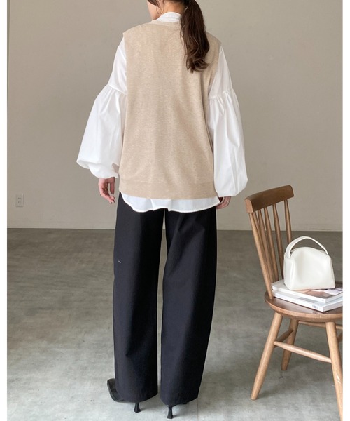 She's Closet(シーズクローゼット)の「深Vネックノーカラー メタル ニュアンスボタンニットベスト(ベスト・レディース・アイボリー/杢グレー/チャコールグレー/ベージュ・FREE)」の15枚目の写真