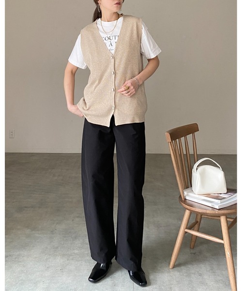 She's Closet(シーズクローゼット)の「深Vネックノーカラー メタル ニュアンスボタンニットベスト(ベスト・レディース・アイボリー/杢グレー/チャコールグレー/ベージュ・FREE)」の16枚目の写真