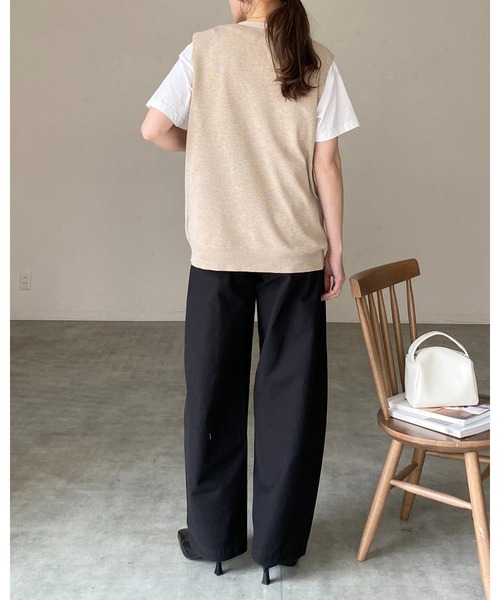 She's Closet(シーズクローゼット)の「深Vネックノーカラー メタル ニュアンスボタンニットベスト(ベスト・レディース・アイボリー/杢グレー/チャコールグレー/ベージュ・FREE)」の17枚目の写真