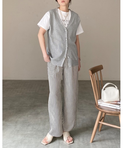 She's Closet(シーズクローゼット)の「深Vネックノーカラー メタル ニュアンスボタンニットベスト(ベスト・レディース・アイボリー/杢グレー/チャコールグレー/ベージュ・FREE)」の18枚目の写真