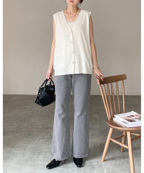 She's Closet(シーズクローゼット)の「深Vネックノーカラー メタル ニュアンスボタンニットベスト(ベスト・レディース・アイボリー/杢グレー/チャコールグレー/ベージュ・FREE)」の22枚目の写真