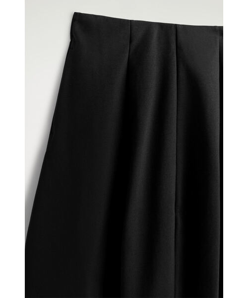 COS(コス)の「立体的なジャージー ミディスカート(スカート・レディース・ブラック・S/P/L/XL/M/XS)」の6枚目の写真