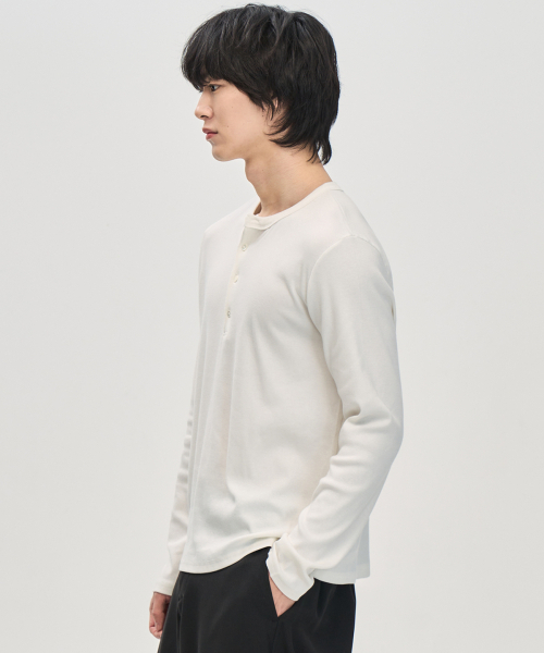 PRAIRIE(KR)(プレーリー)の「ヘンリーネックリブロングスリーブ(アイボリー)(Tシャツ/カットソー・メンズ・アイボリー・MEDIUM/LARGE)」の5枚目の写真