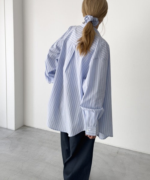 CANAL JEAN(キャナルジーン)の「OUVIR シュシュ付きストライプシャツ(シャツ/ブラウス・レディース・グレー/ブルー・ONE SIZE)」の8枚目の写真