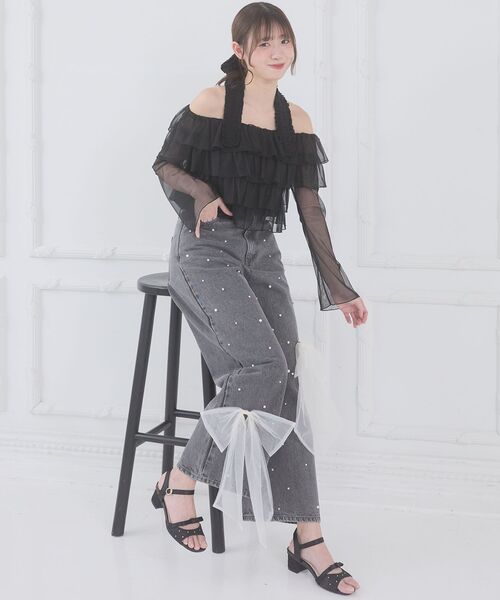 MAJESTIC LEGON(マジェスティックレゴン)の「リボンブローチセットキラキラデニム(デニムパンツ・レディース・サックスブルー/グレー・MEDIUM/SMALL)」の2枚目の写真