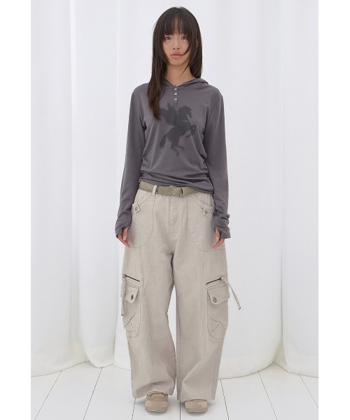 FANCY CLUB(ファンシークラブ)の「A'GEM/9 × .kom 『FANCY CLUB/ファンシークラブ』 PEGASUS HOODED LONG SLEEVE/ペガサスフード長袖カットソー(Tシャツ/カットソー・レディース・チャコールグレー/ホワイト・FREE)」の5枚目の写真