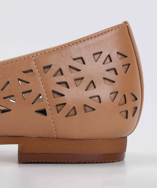 BARCLAY(バークレー)の「BARCLAY(バークレー)カットワークカッターパンプス(パンプス・レディース・ブラック/アイボリー/キャメル・22cm/24.5cm/23.5cm/23cm/22.5cm/24cm)」の10枚目の写真